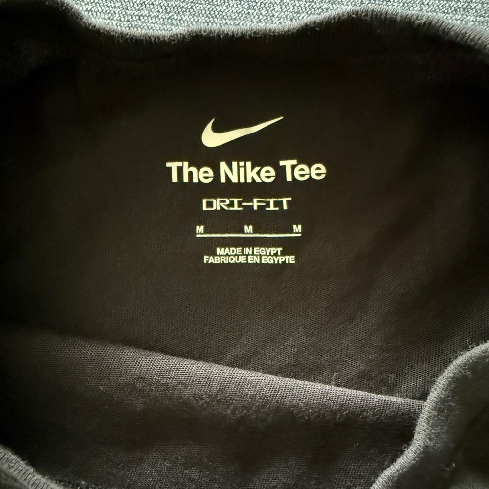 Black Nike T- shirt - Picture 3 of 6